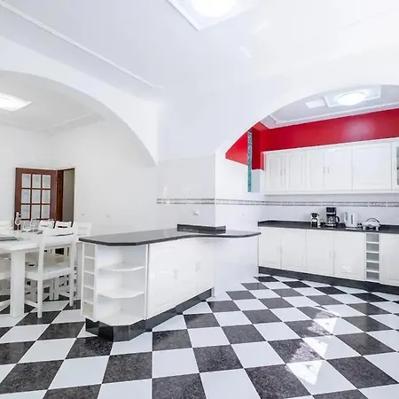 Дом отдыха Heredia - 5 Min Form The *